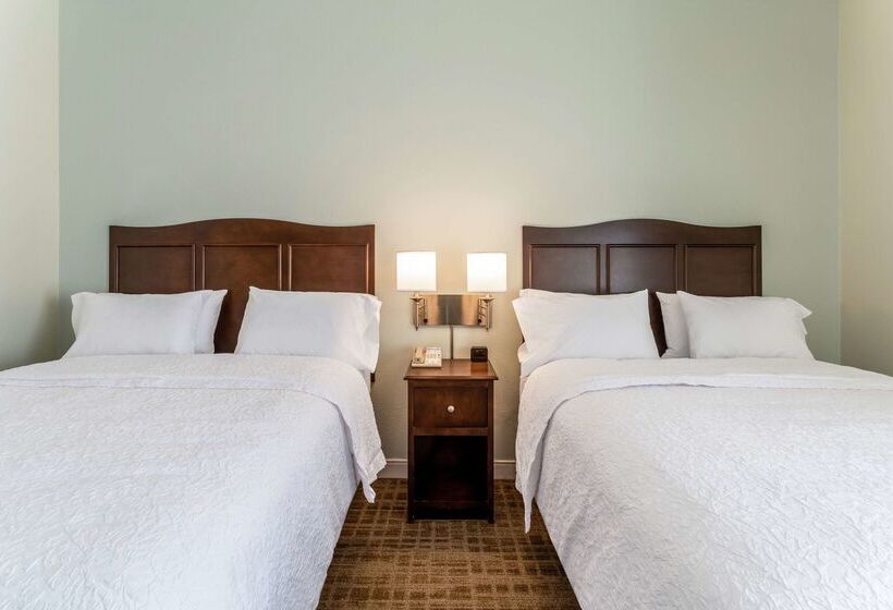 هتل Hampton Inn Boston/peabody