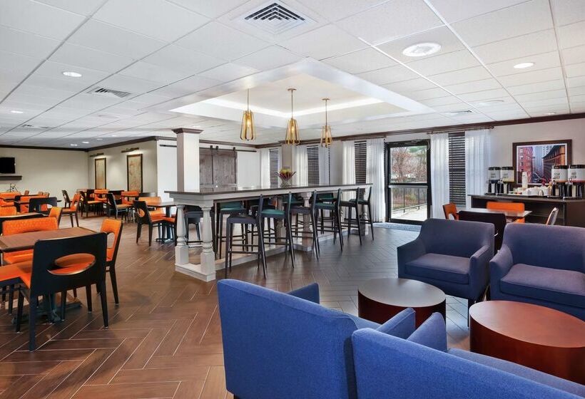 هتل Hampton Inn Boston/peabody