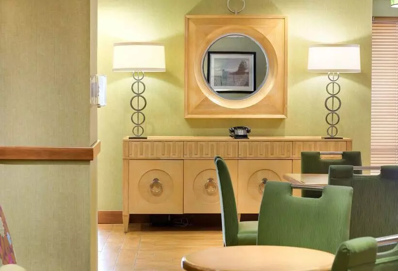 호텔 Hampton Inn Harrisonburg University