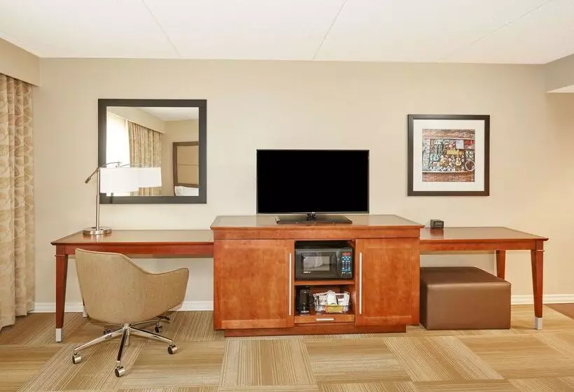 هتل Hampton Inn Lafayette