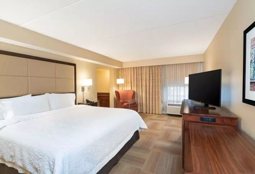 هتل Hampton Inn Lafayette