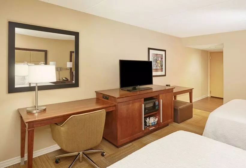 هتل Hampton Inn Lafayette