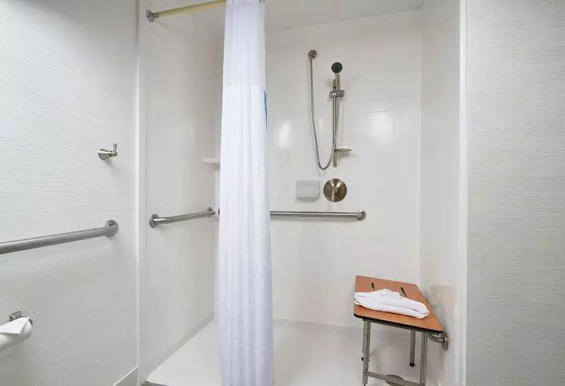 Отель Hampton Inn Louisville I65 @ Brooks Rd