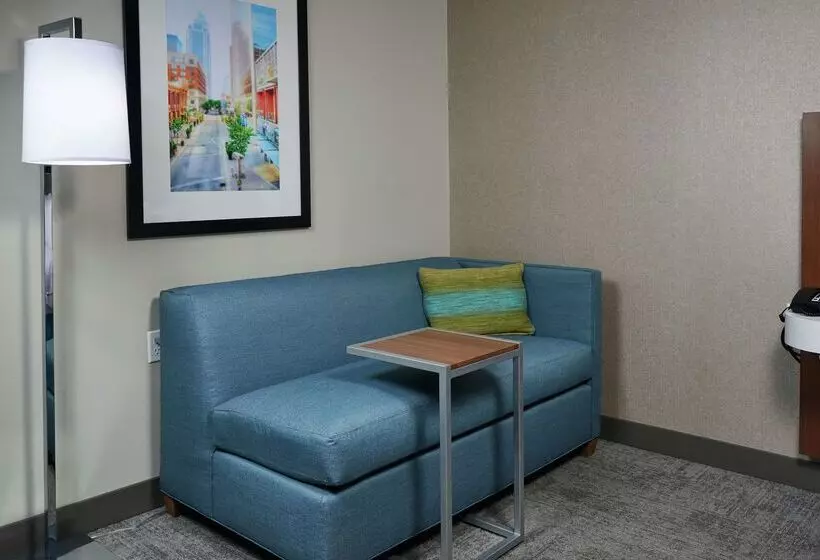 Отель Hampton Inn Louisville I65 @ Brooks Rd