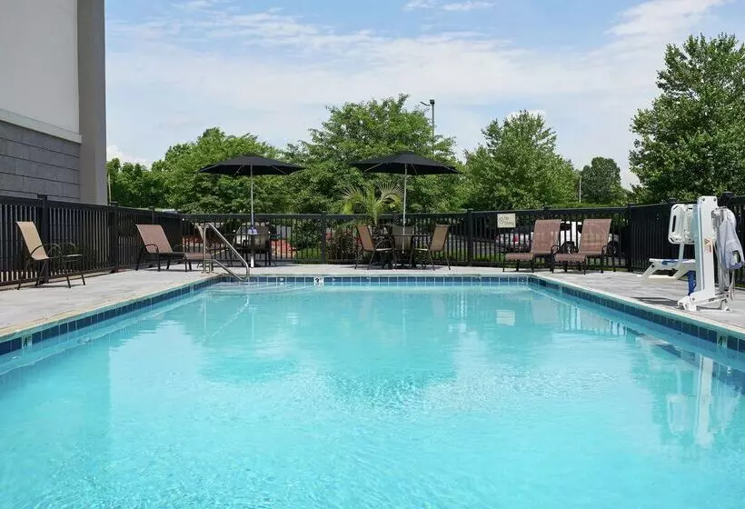 Отель Hampton Inn Louisville I65 @ Brooks Rd