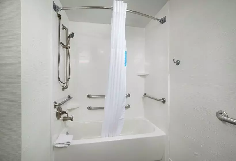 Отель Hampton Inn Louisville I65 @ Brooks Rd