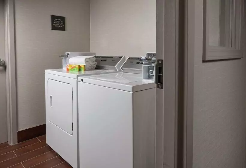 Отель Hampton Inn Louisville I65 @ Brooks Rd