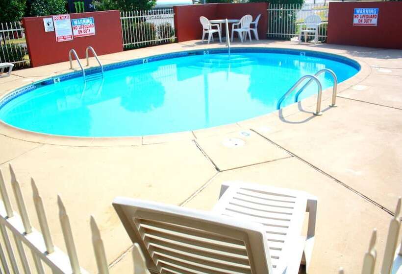 בית מלון כפרי Rest Inn Fort Smith