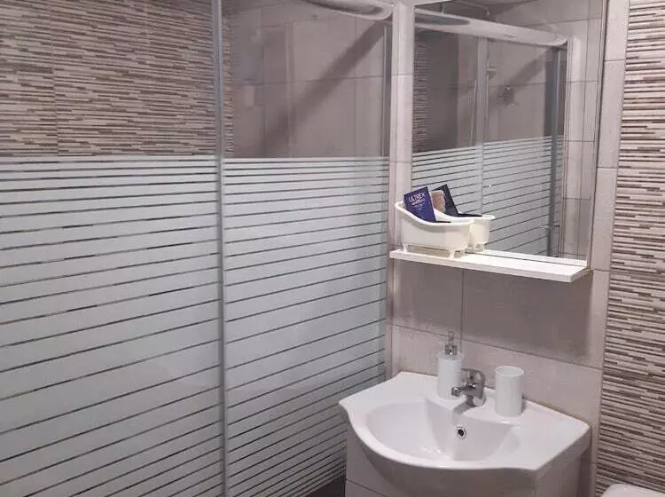 Giota Rooms