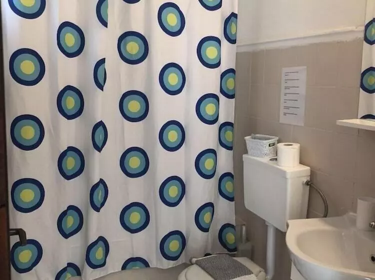 Giota Rooms