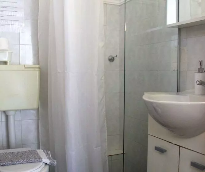 Giota Rooms