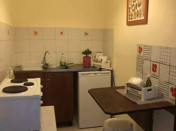 Giota Rooms