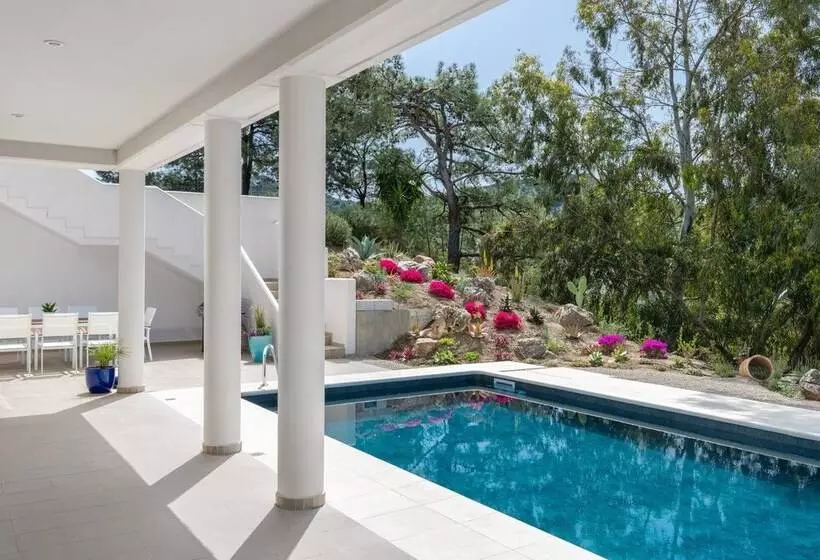 Hilltop Luxury Villa