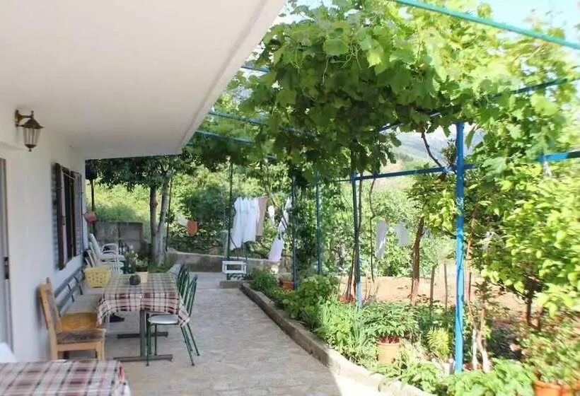 Majatalo Guesthouse Podaca