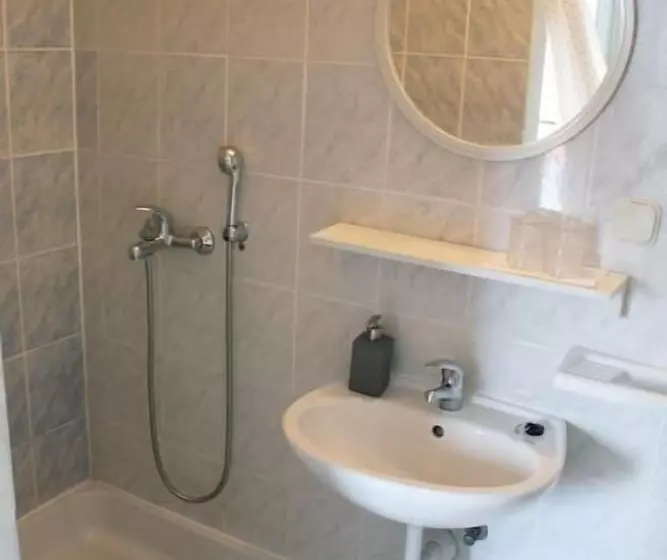 Majatalo Guesthouse Podaca