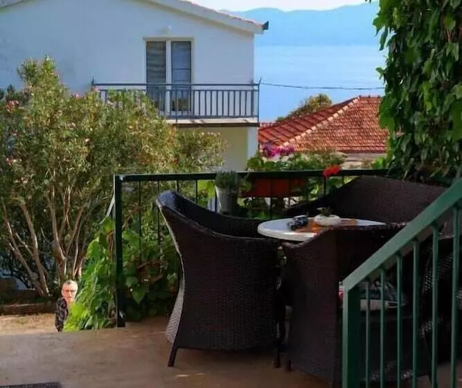 Majatalo Guesthouse Podaca