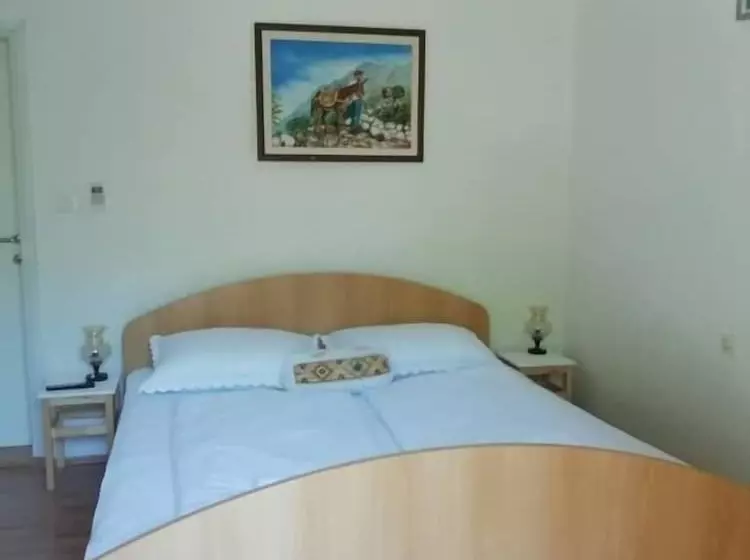 Majatalo Guesthouse Podaca