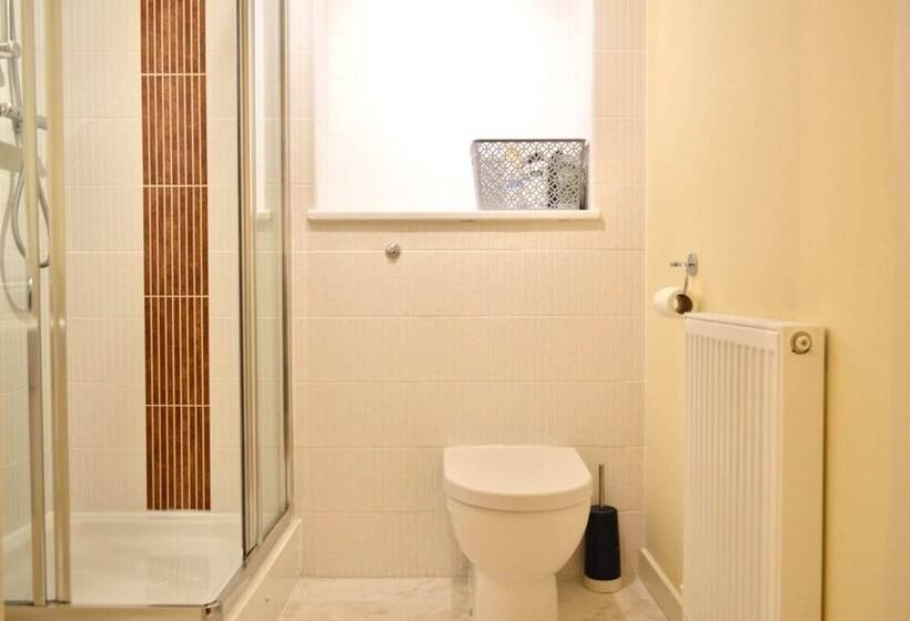 Beautiful Edinburgh Flat With 2 King Bedrooms