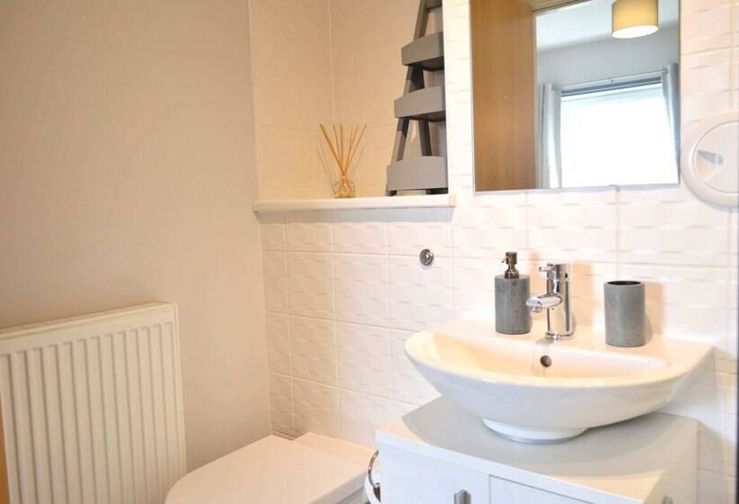 Beautiful Edinburgh Flat With 2 King Bedrooms