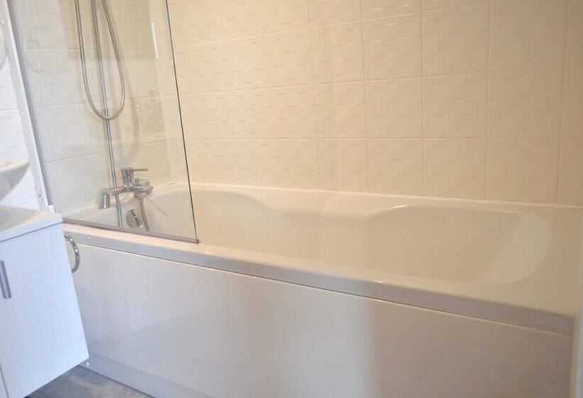 Beautiful Edinburgh Flat With 2 King Bedrooms