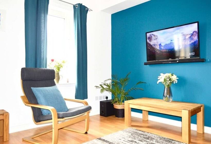 Beautiful Edinburgh Flat With 2 King Bedrooms