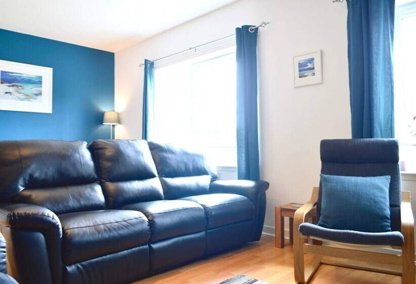 Beautiful Edinburgh Flat With 2 King Bedrooms