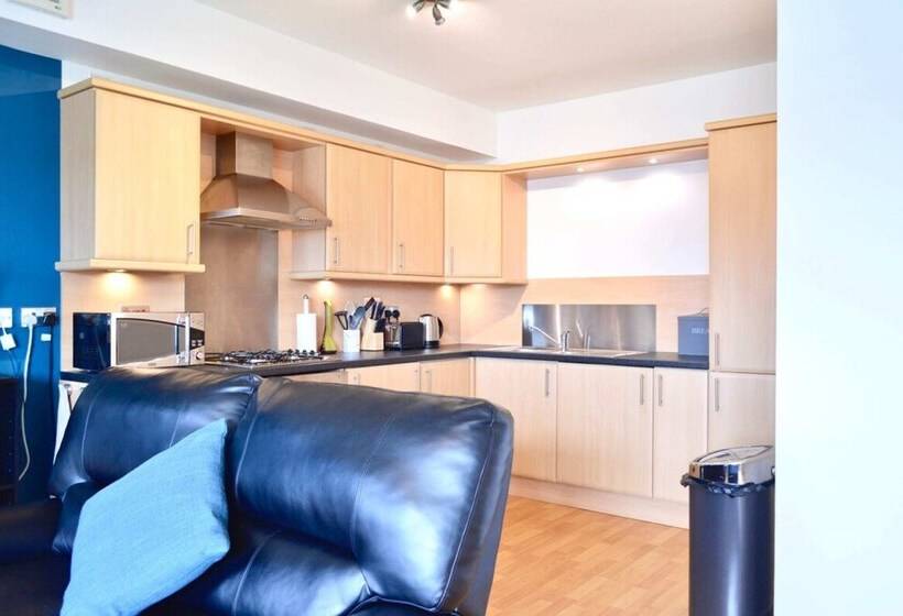 Beautiful Edinburgh Flat With 2 King Bedrooms
