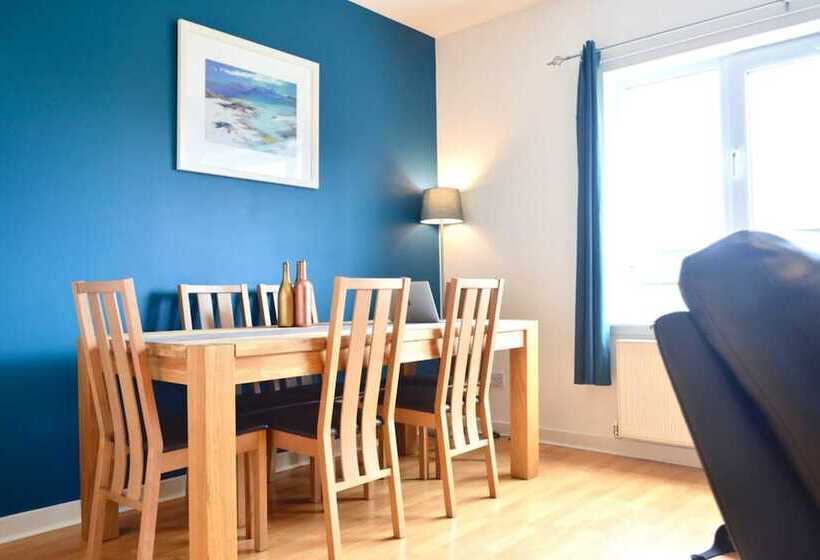 Beautiful Edinburgh Flat With 2 King Bedrooms