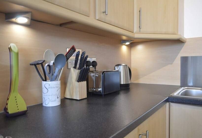 Beautiful Edinburgh Flat With 2 King Bedrooms