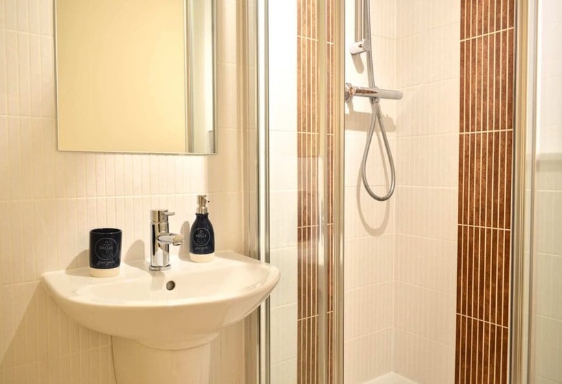 Beautiful Edinburgh Flat With 2 King Bedrooms