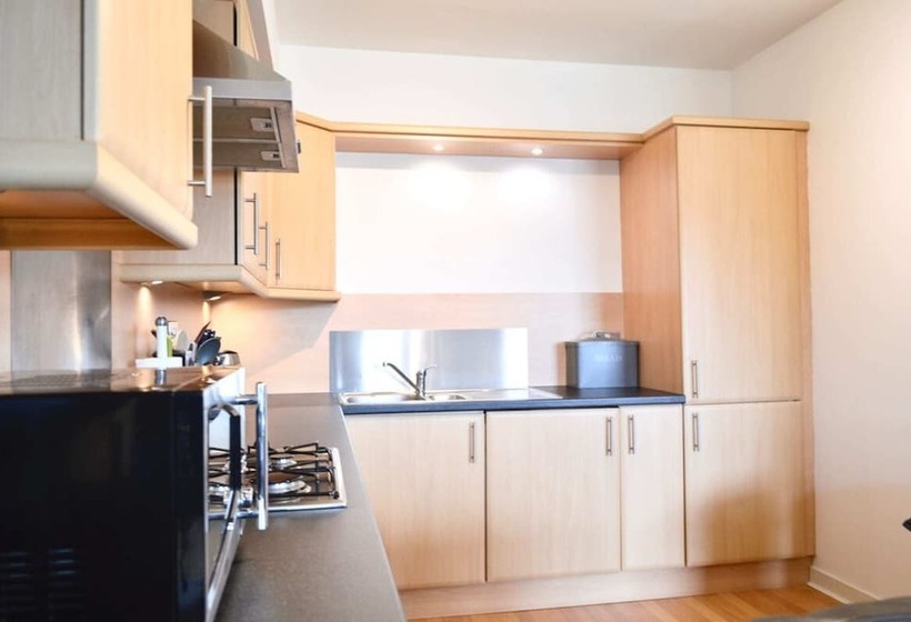 Beautiful Edinburgh Flat With 2 King Bedrooms