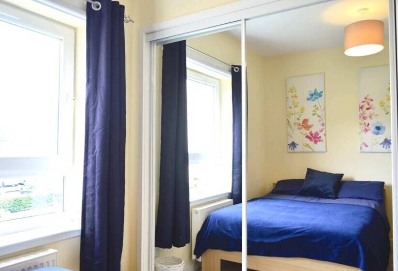 Beautiful Edinburgh Flat With 2 King Bedrooms