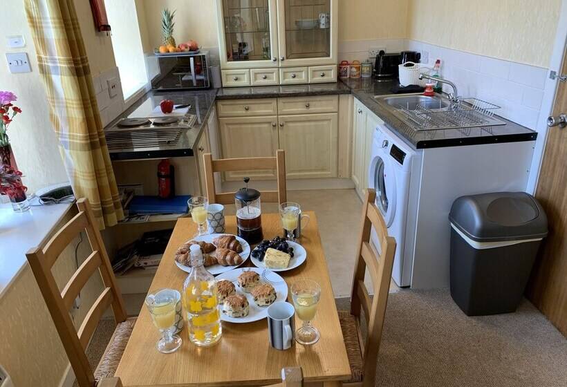 City Bolt Hole   Town Centre