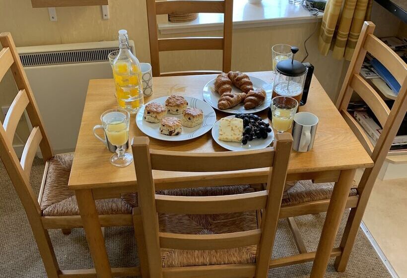 City Bolt Hole   Town Centre