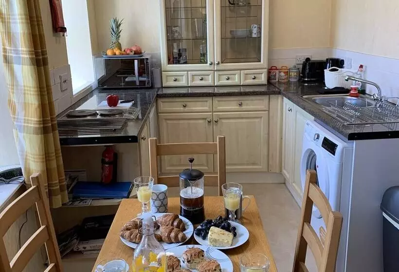 City Bolt Hole   Town Centre