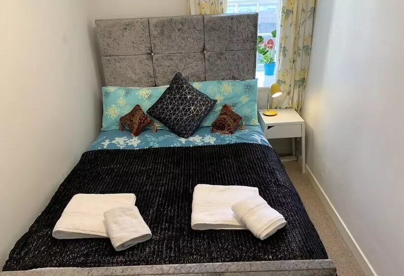 City Bolt Hole   Town Centre