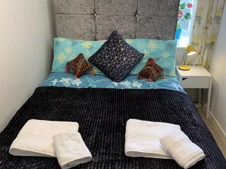 City Bolt Hole   Town Centre