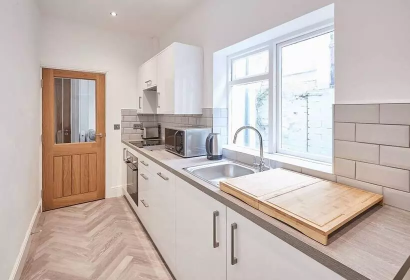 Host & Stay   High Street Apartments