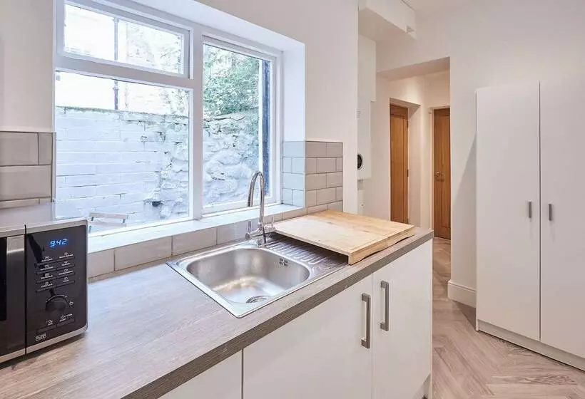 Host & Stay   High Street Apartments