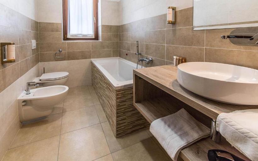 簡易ホテル Ristorante Tesoro