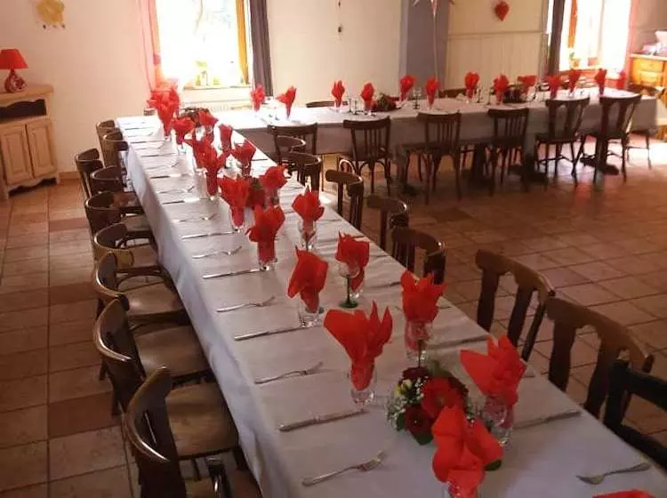 Hotelli Auberge Le Petit Haut