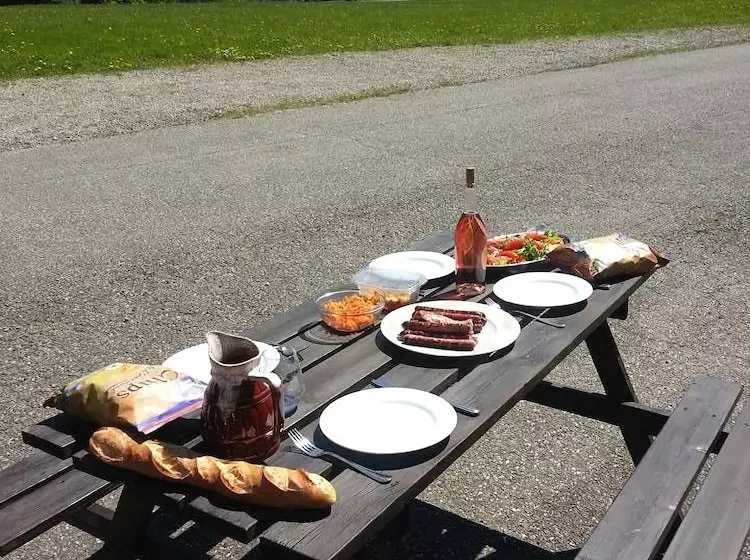 Hotelli Auberge Le Petit Haut