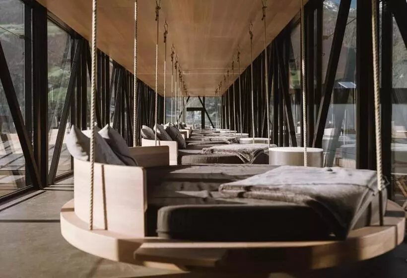 Hotelli Lindenhof Pure Luxury & Spa Dolcevita Resort