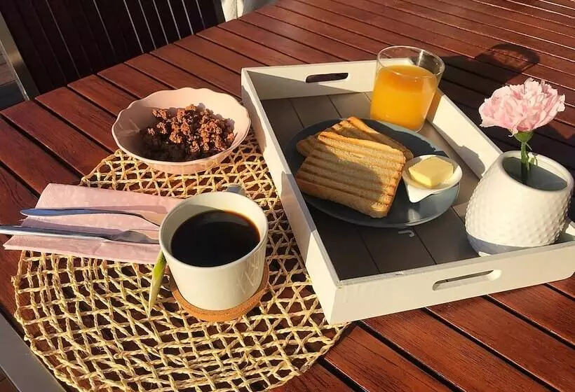 پانسیون Miramar Bed&breakfast   Piscina