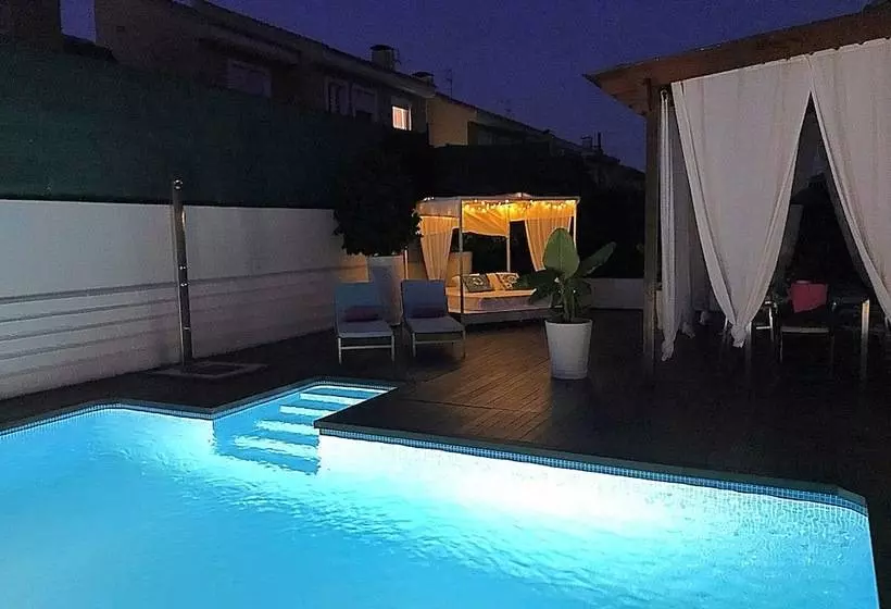 پانسیون Miramar Bed&breakfast   Piscina