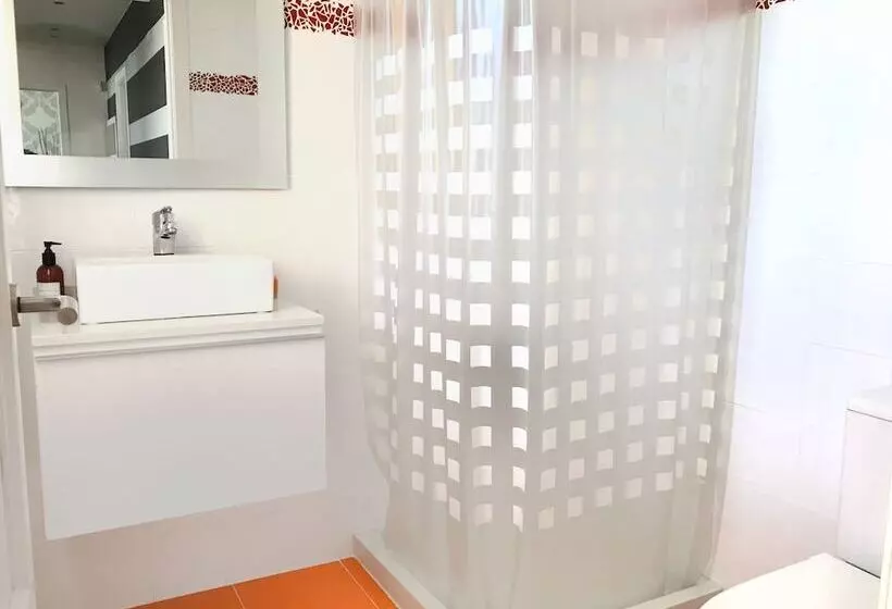 پانسیون Miramar Bed&breakfast   Piscina