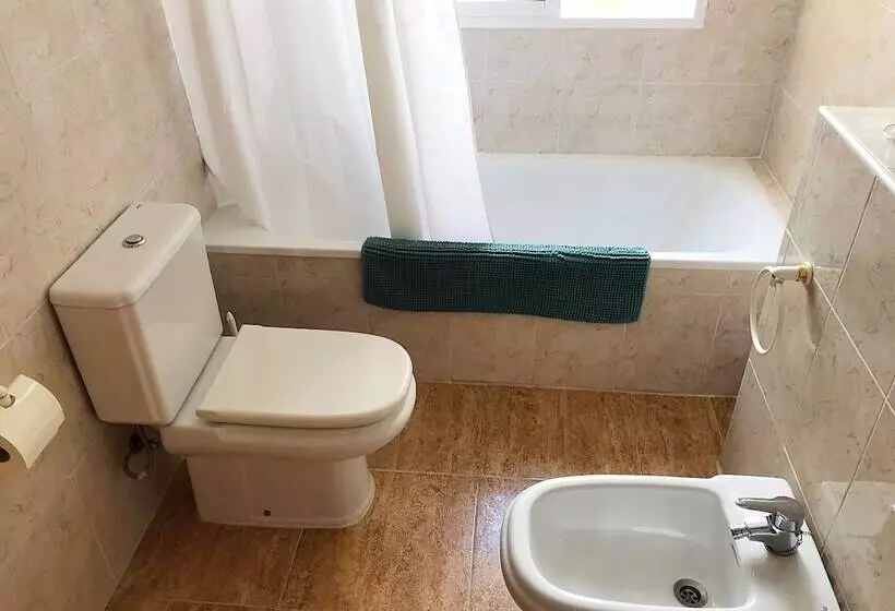 پانسیون Miramar Bed&breakfast   Piscina