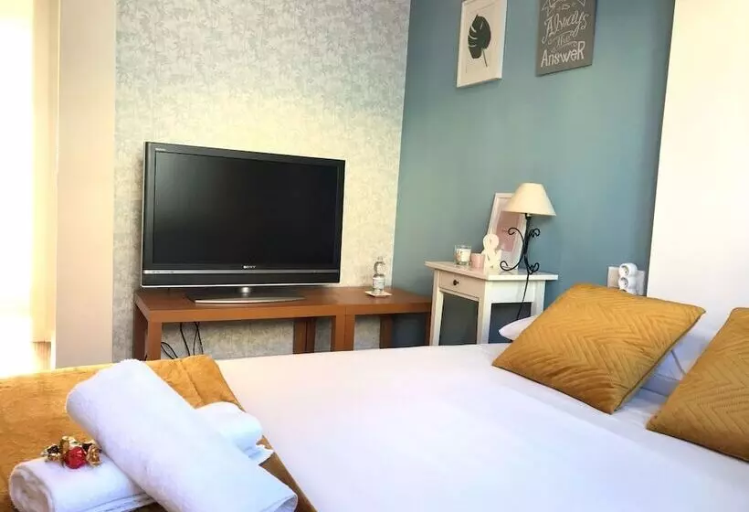 پانسیون Miramar Bed&breakfast   Piscina