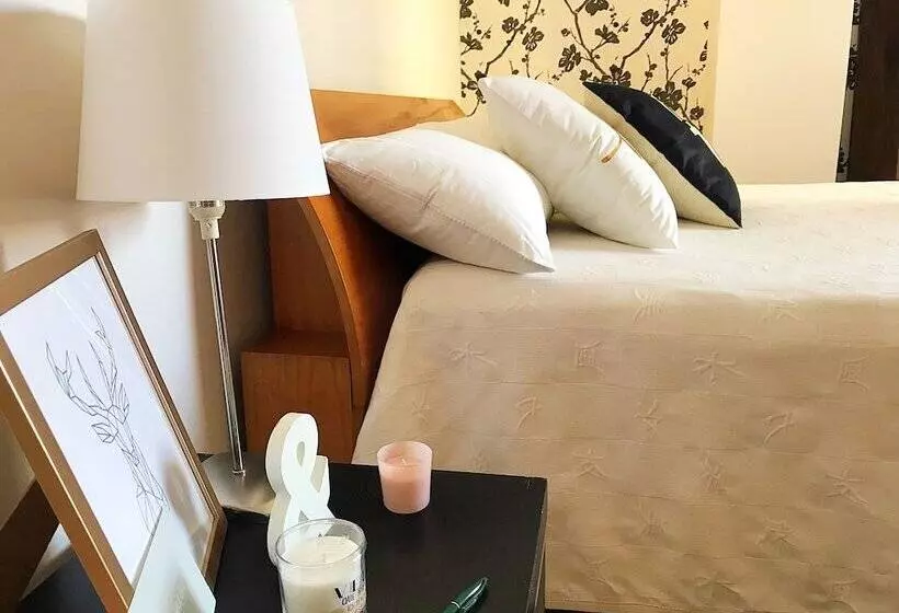 پانسیون Miramar Bed&breakfast   Piscina