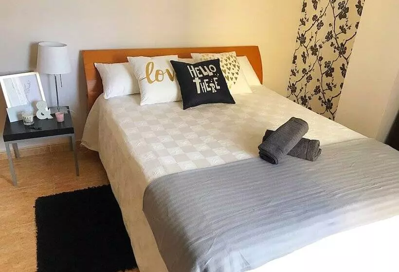 پانسیون Miramar Bed&breakfast   Piscina